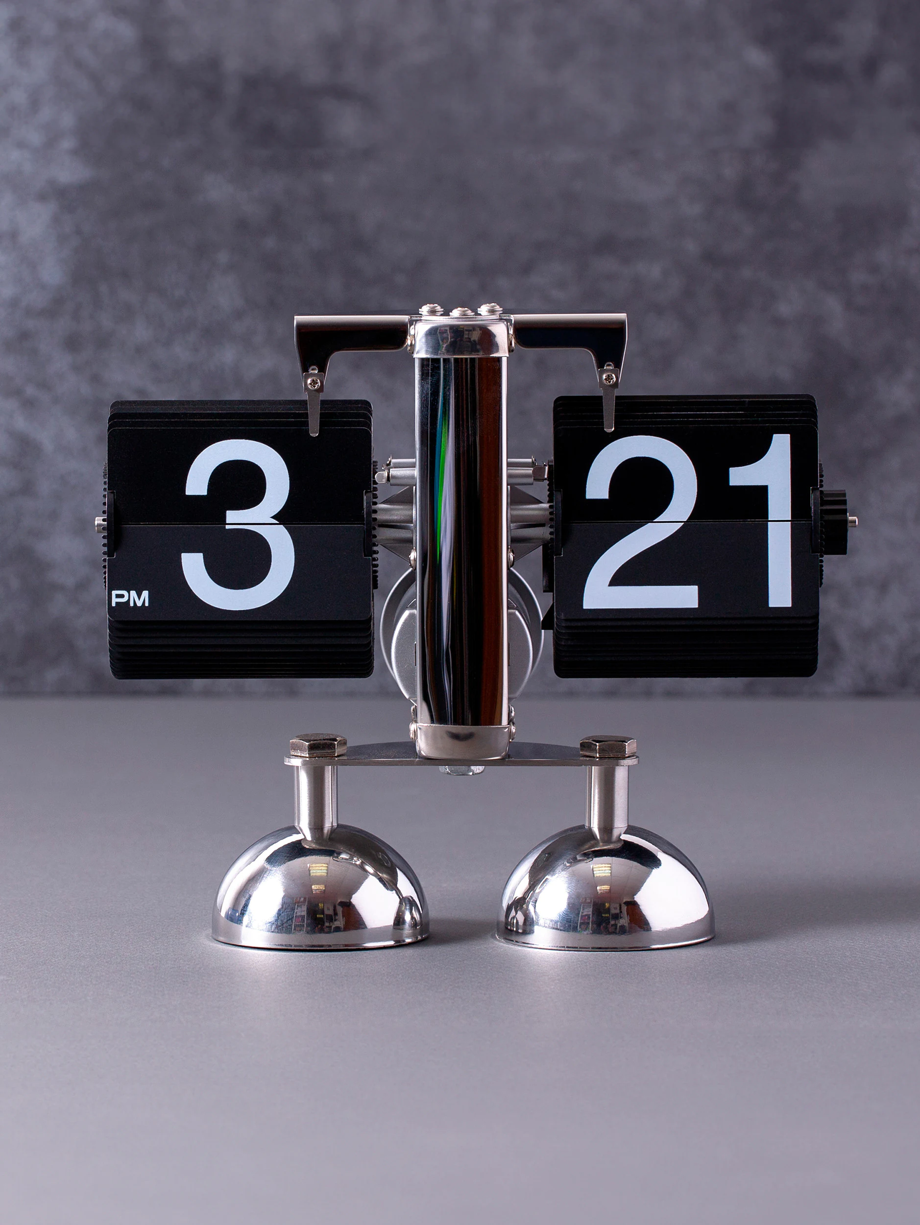 Перекидные часы FlipClock Robo Black (21×8×16 см)