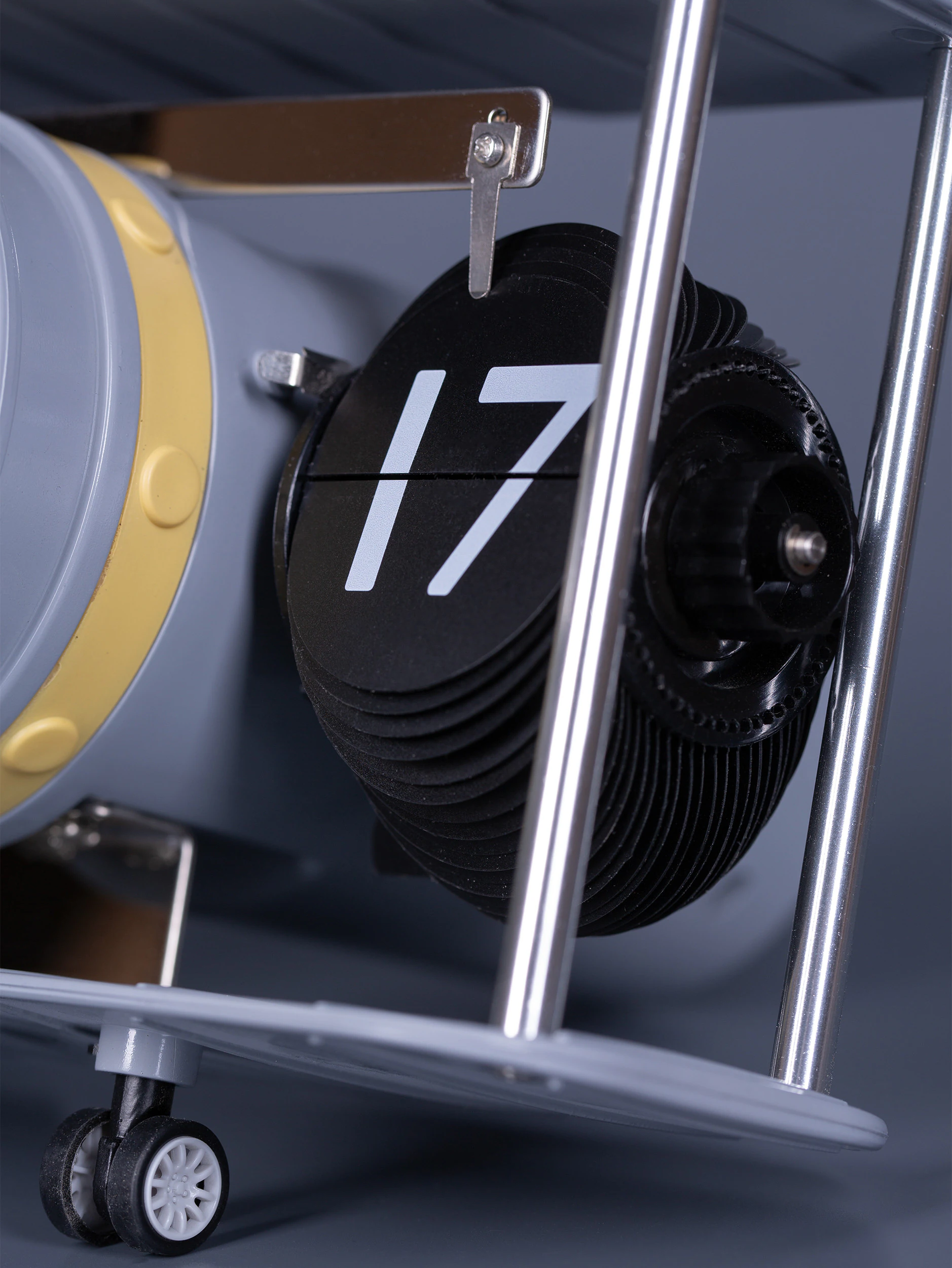 Перекидные часы Flip-Clock «Самолёт» с вращающимся пропеллером Grey