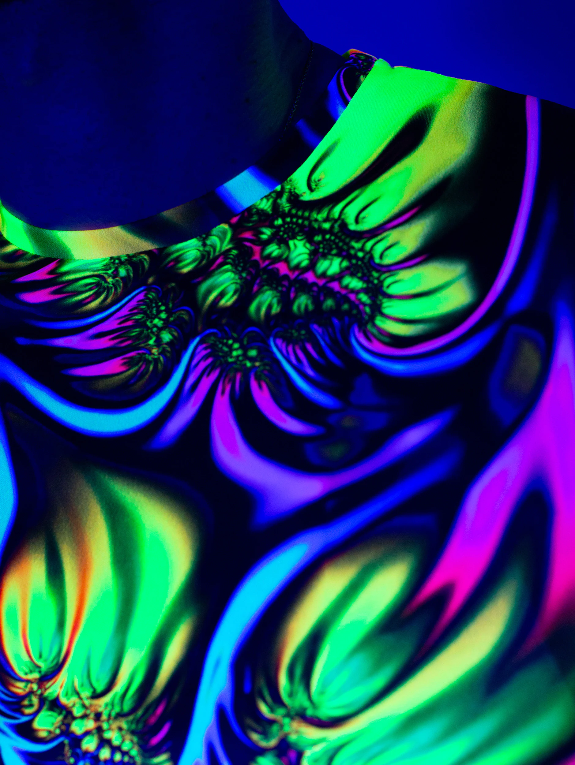 Ультрафиолетовая «Неоновая» Футболка M «Electric Bloom» Unisex