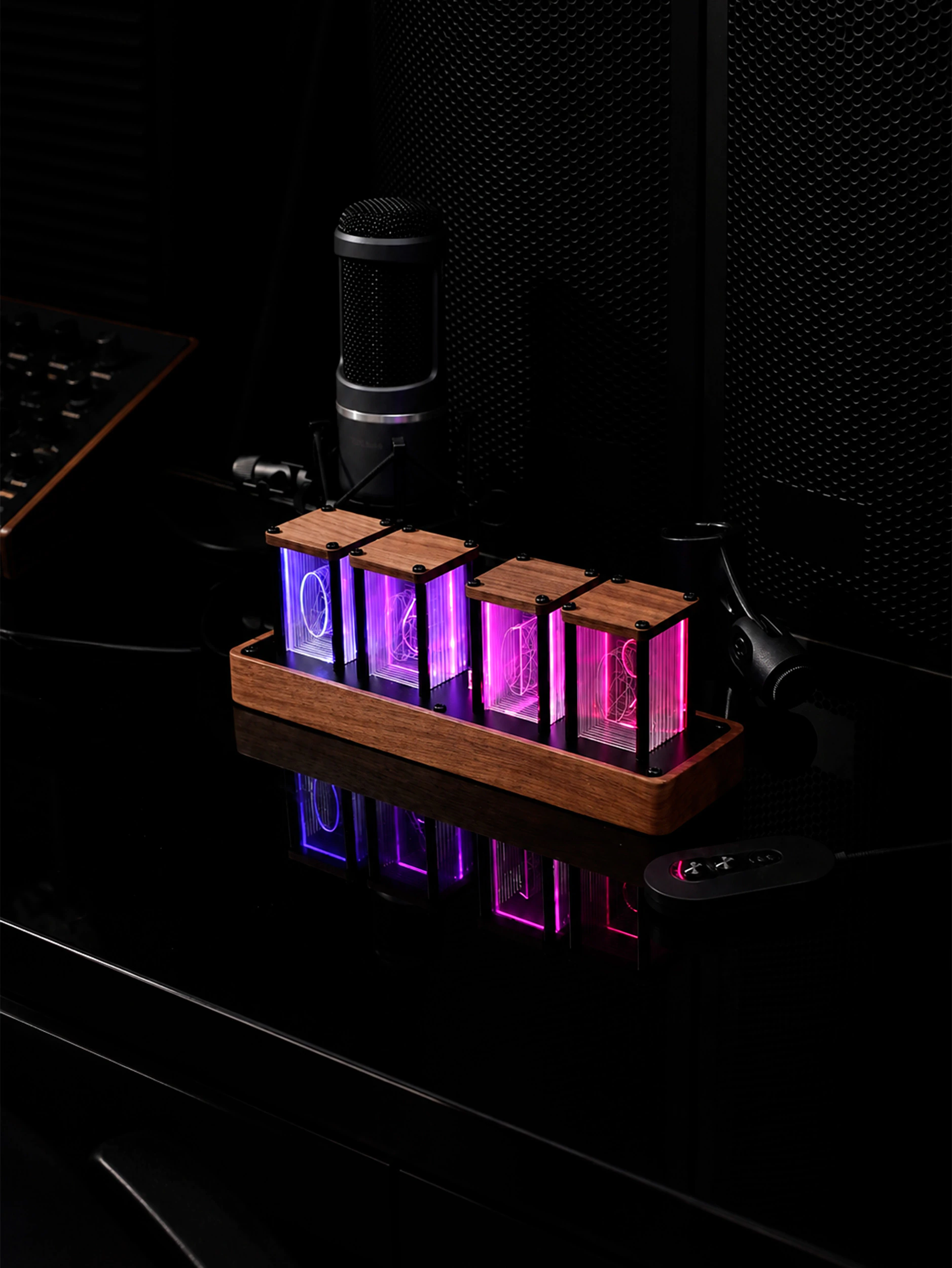 Настольные светящиеся RGB ретро-часы (21,6x7,5х6 см) сборная модель