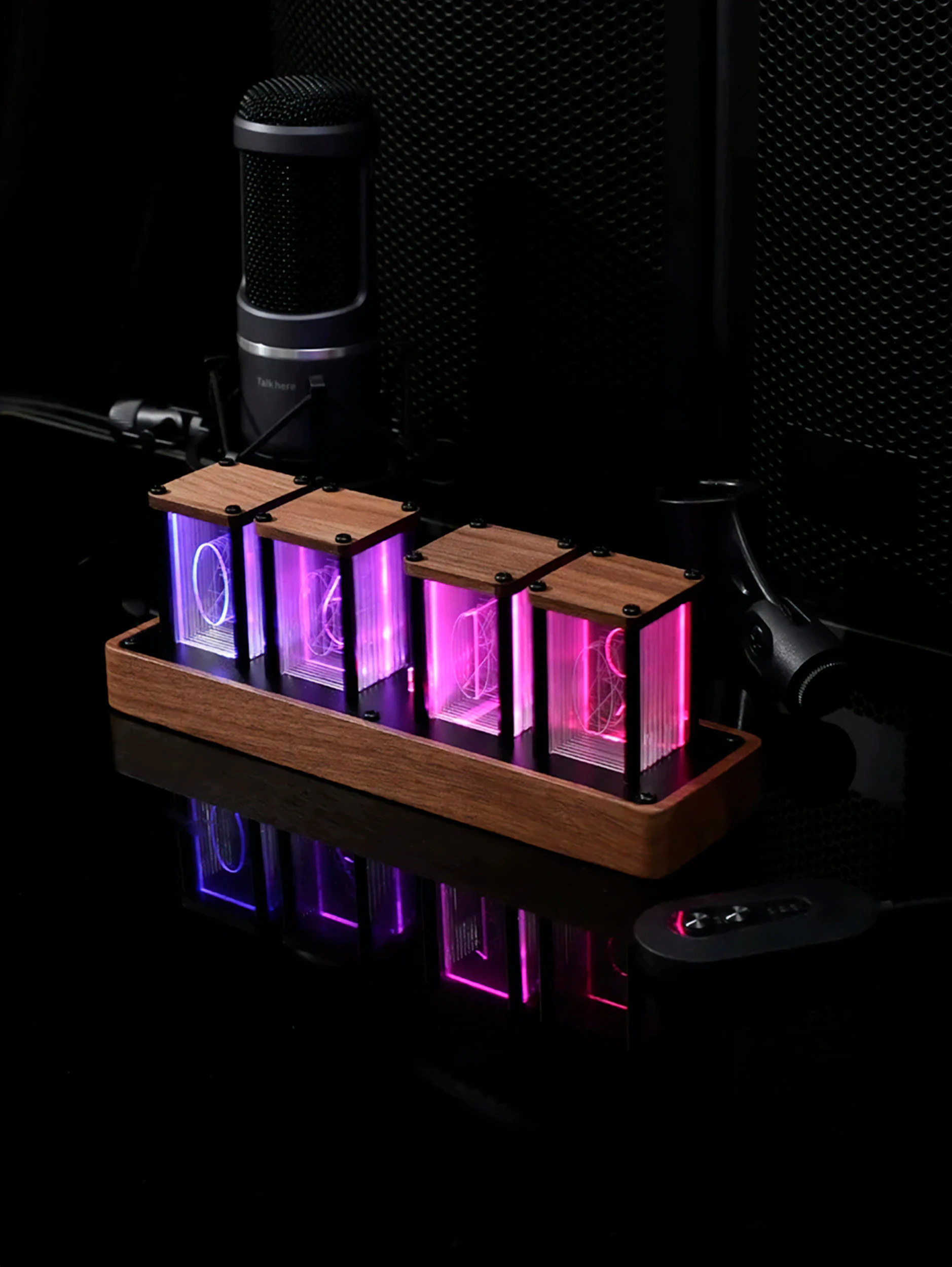 Настольные светящиеся RGB ретро-часы (21,6x7,5х6 см)