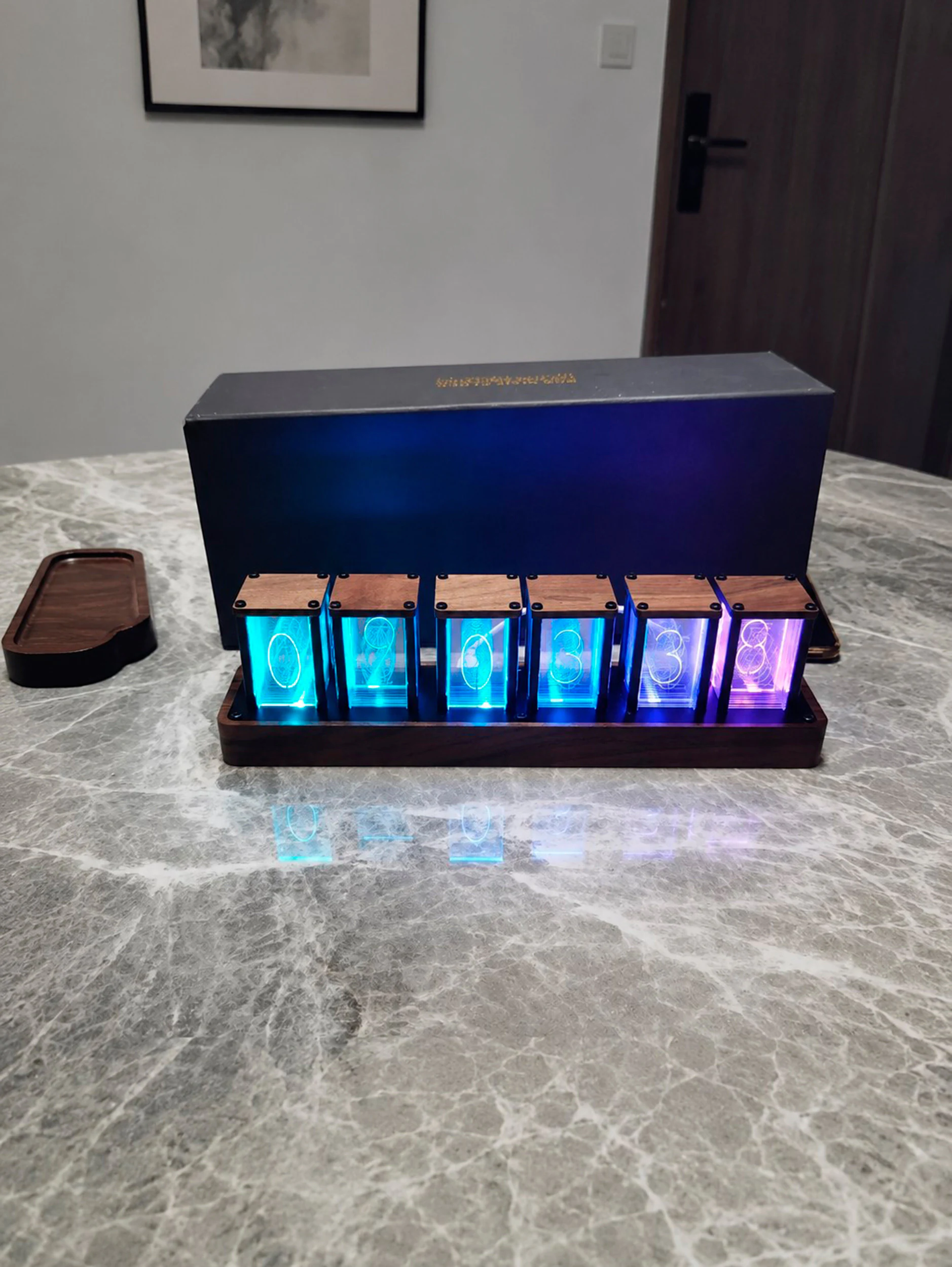 Настольные светящиеся RGB ретро-часы (28x7х6 см)