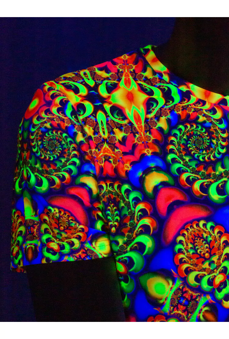 Ультрафиолетовая «Неоновая» Футболка M «Fractal Light» Unisex