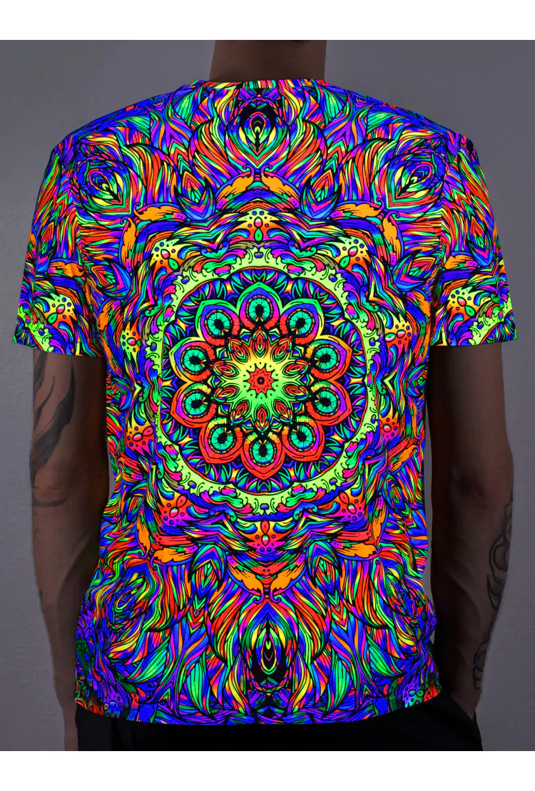 Ультрафиолетовая «Неоновая» Футболка L «Mandala Feather» Unisex