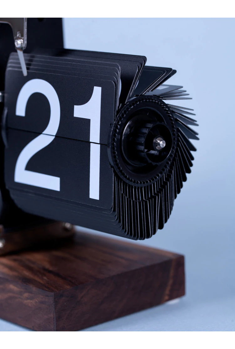 Классические перекидные часы Flip-Clock на деревянной подставке, 14х20х9, Chrome